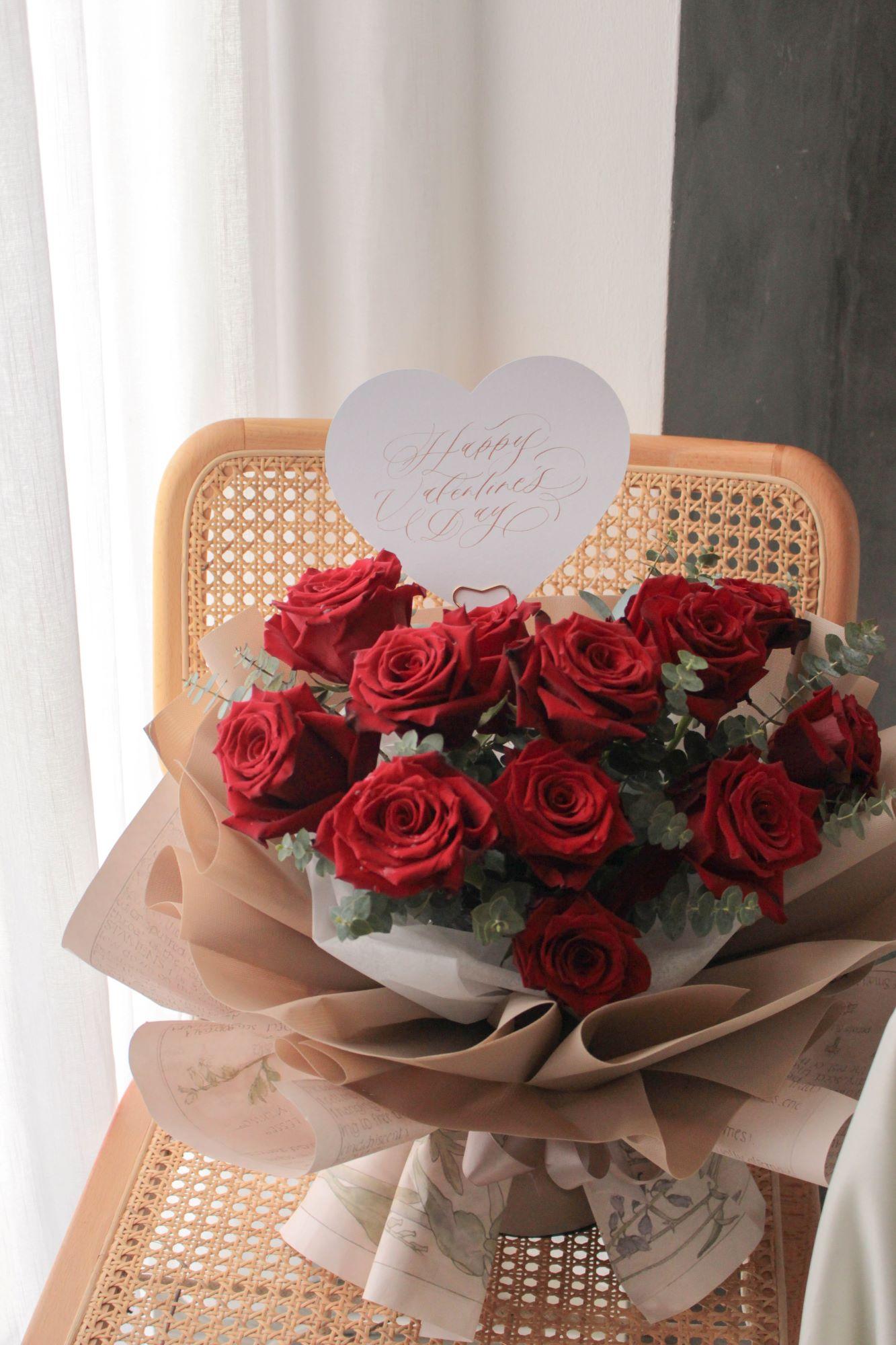Bespoke flower bouquet, red rosesnbouquet, florist seremban 2