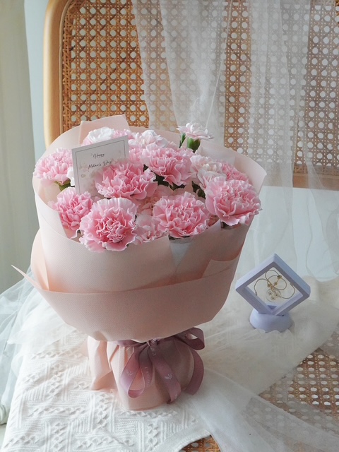 Love & Loyalty (Russian Bouquet with Brcacelet)